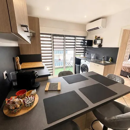 Riviera Escape - Balcony - Air Conditioning - Private Parking Daire *