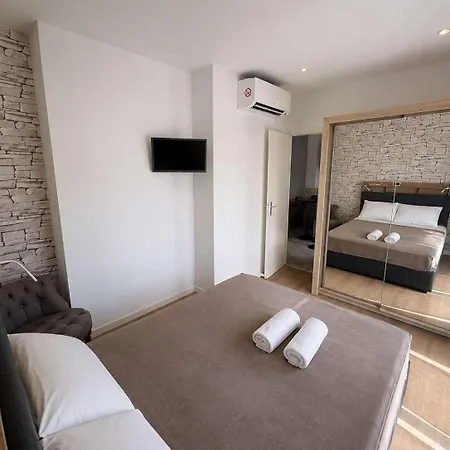 Riviera Escape - Balcony - Air Conditioning - Private Parking Daire *